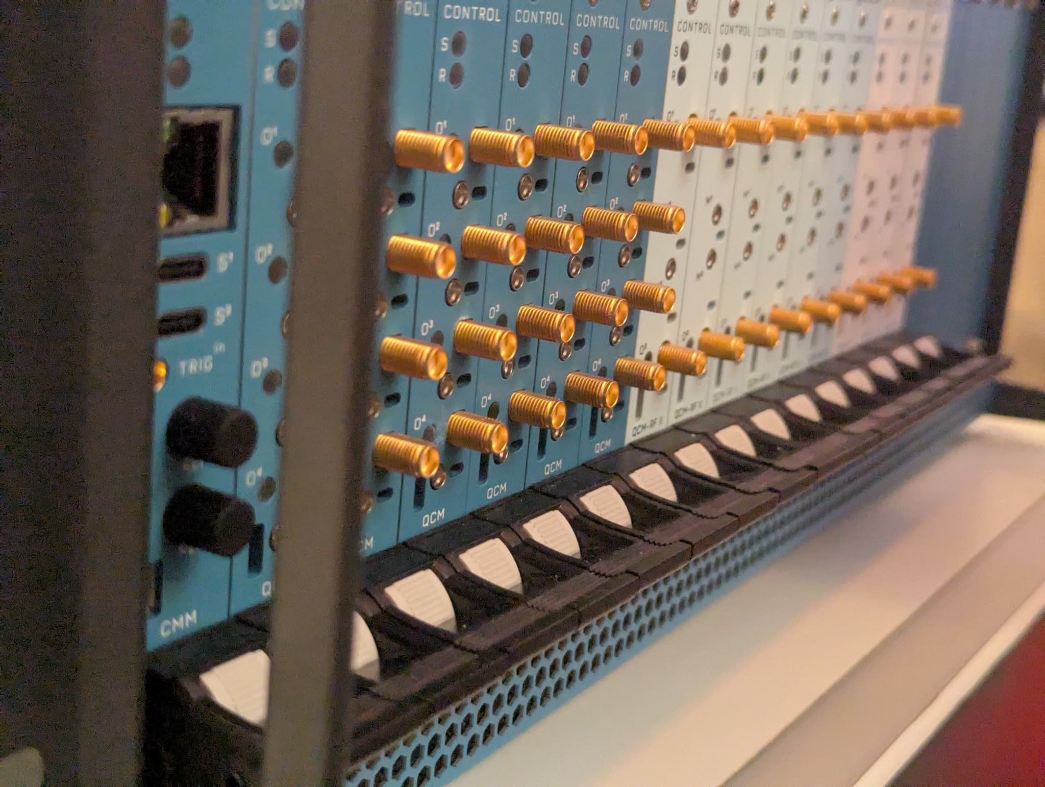 Qblox Cluster control electronics with RF output connectors